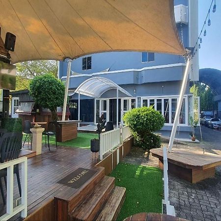 Nora Bukit Hotel Phuket Buitenkant foto