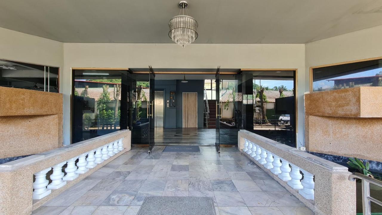 Nora Bukit Hotel Phuket Buitenkant foto