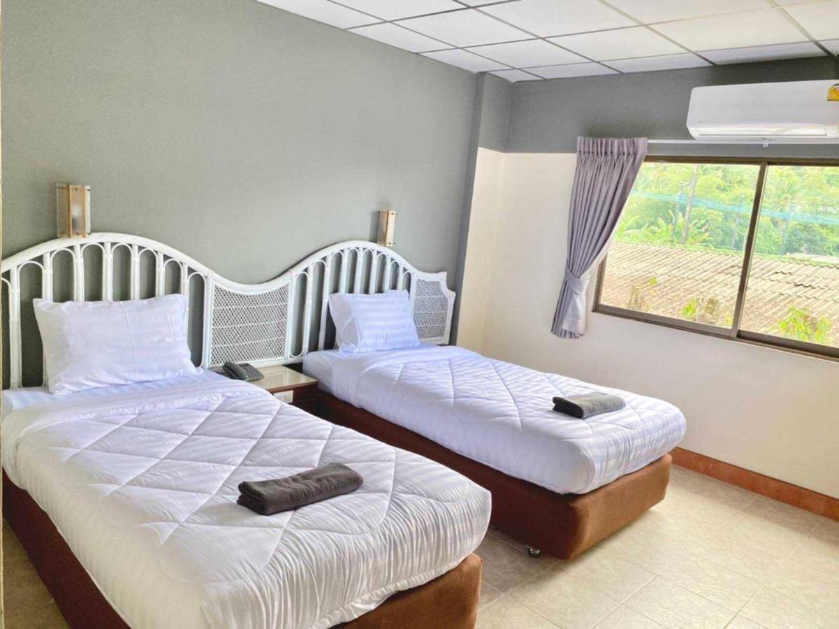 Nora Bukit Hotel Phuket Buitenkant foto